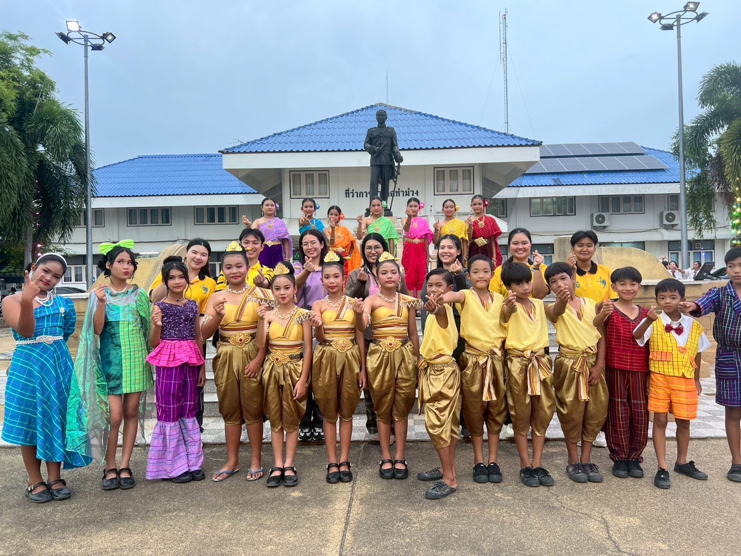 ภาพกิจกรรมแสดงพิธีเปิดงาน ชิม ช้อป แชร์  ณ ที่ว่าการอำเภอท่าม่วง